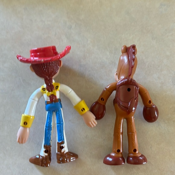 So cute! Original Disney Bendin Friends Jesse and Bullseye - Picture 2 of 5